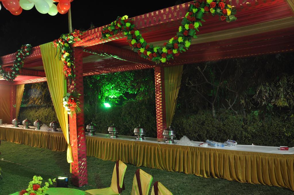 Hotel Ganpati Palace Mathura Eksteriør bilde